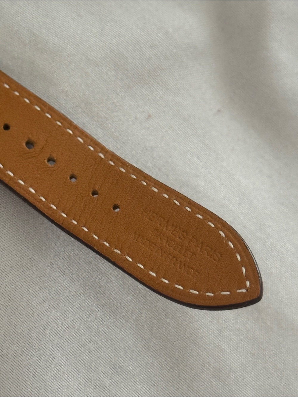 Hermes Apple Watch band pink and beige only barely used - Picture 7 of 11